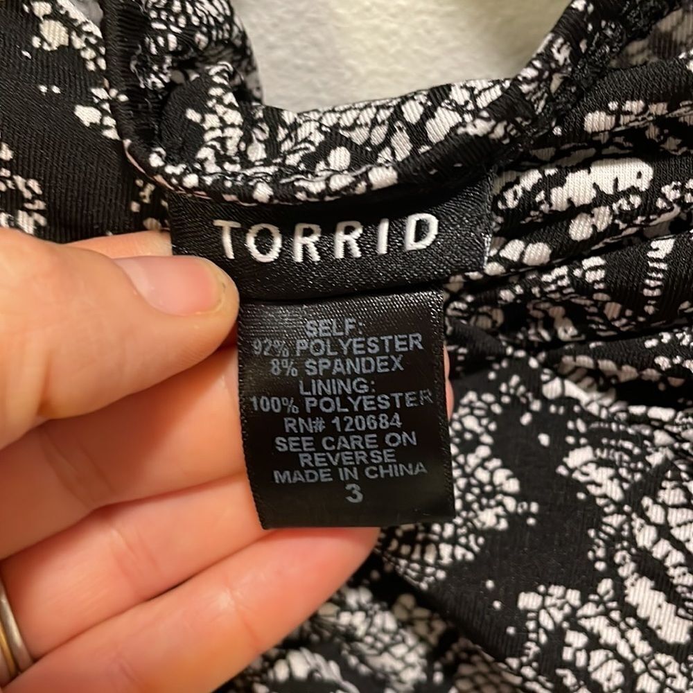 Torrid Womans black and white patterned top - Picture 11 of 13